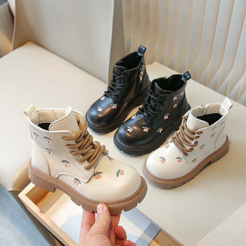 Nova dječja moda za jesen i zimu 2023. Kratke čizme s vezom u boji trešnje u korejskom stilu Svestrane dječje ležerne čizme s mekim potplatom