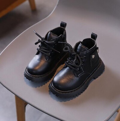 Sügistalv Laste vabaajasaapad Pehmed soojad puuvillased lumekingad Nahk veekindlad lapsed mood lumesaapad Sporditossud