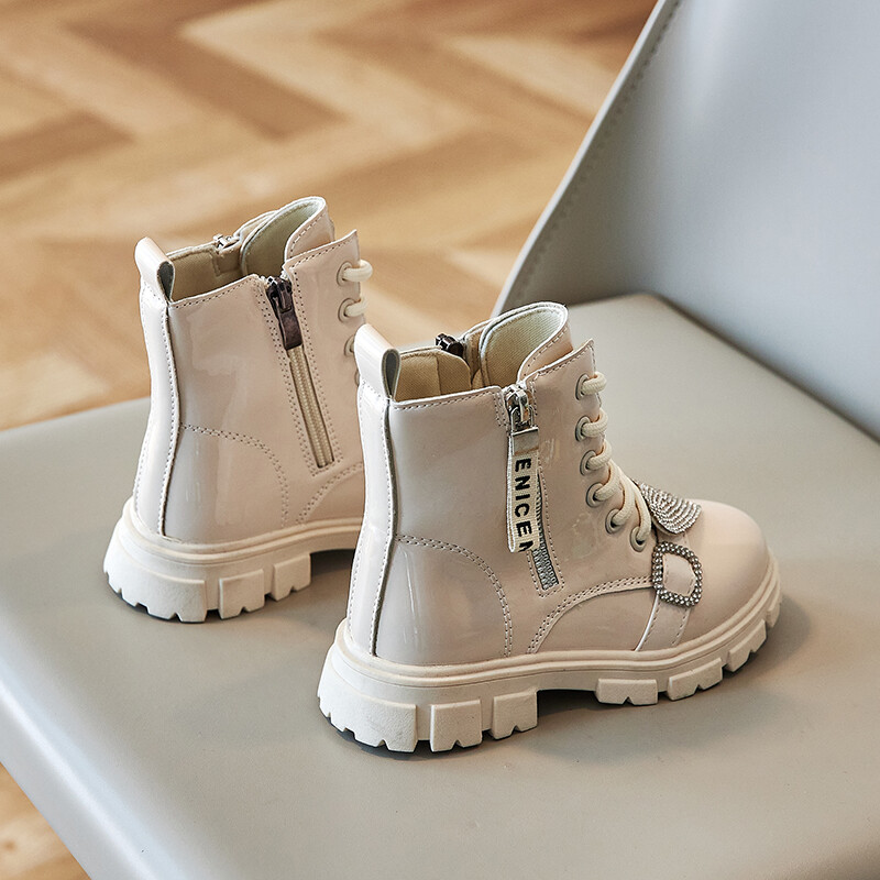 2023. aasta sügistalv Tüdrukute saapad Briti stiilis Laste Poolsaapad Litrid Armastus Printsessisaapad Õuesaapad Libisemiskindlad Laste vabaajajalatsid