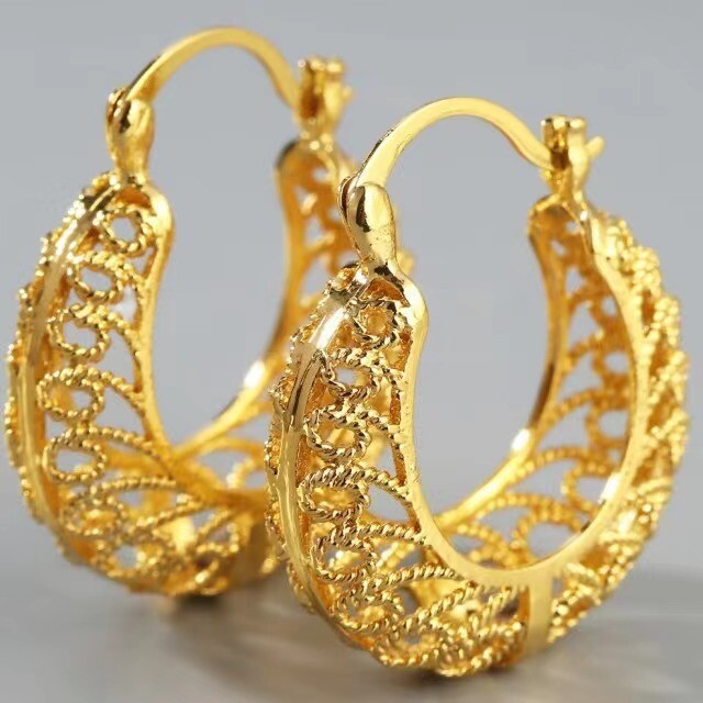 Euroopa ja Ameerika piiriülesed moekõrvarõngad õõnsa joonega 9 tähemärgiga konksu kuju, mis on jagatud kaheks kuldkõrvarõngaks ja kõrvarõngaks