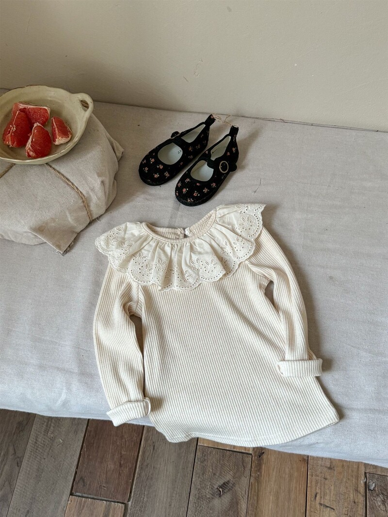 Tüdrukute pitstriibuline särk 2023. aasta sügise uus korea elastne pikkade varrukatega T-särk, mitmekülgne topp väikestele tüdrukutele