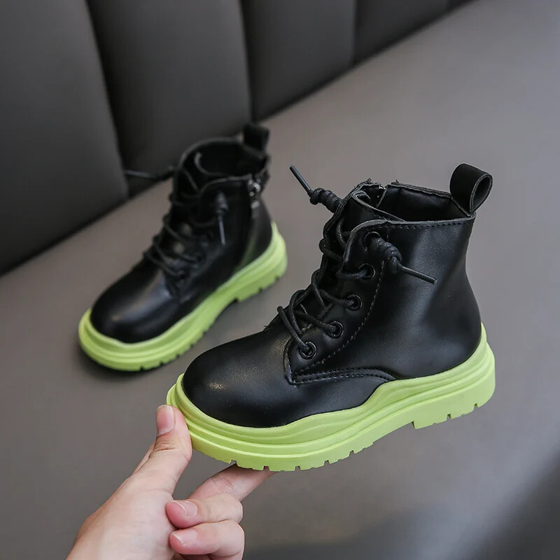 2023. aasta sügis ja talv Uued Laste poolsaapad Briti stiilis ümmarguse ninaga poistele Paks tallaga lühikesed saapad Lastele vabaaja saapad tüdrukutele PU