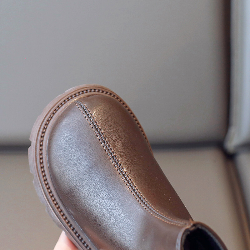 Dječje Chelsea gležnjače Cipele za djevojčice i dječake Cipele s patentnim zatvaračem 2023. Nove dječje kratke čizme za djecu Crne okrugle prste Cipele za šivanje na četvrtastu petu 26-36