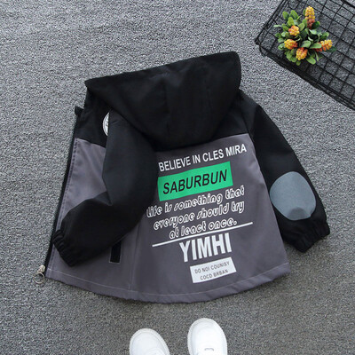 2024. aasta kevad- ja sügisene poiste vabaaja värviline plokkkirjaga tasku kapuutsiga tõmblukuga mantel lasteriided 1–8 a.