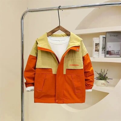 Laste jope kevad- ja sügisene poiste mantel Uus keskmise suurusega ja suur laste kapuutsiga sprintimantel poiste vabaaja tuulejope