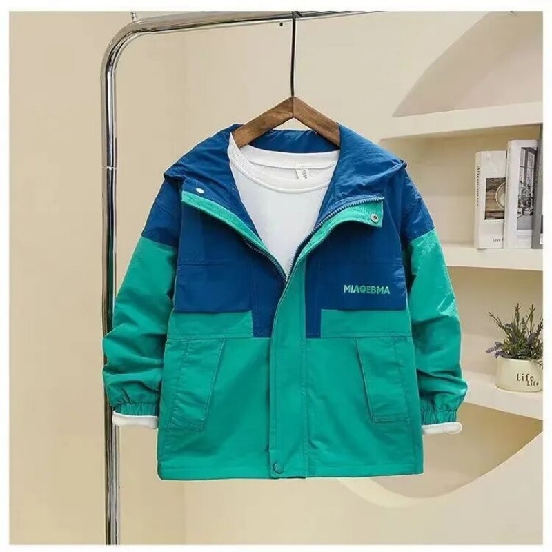 Laste jope kevad- ja sügisene poiste mantel Uus keskmise suurusega ja suur laste kapuutsiga sprintimantel poiste vabaaja tuulejope