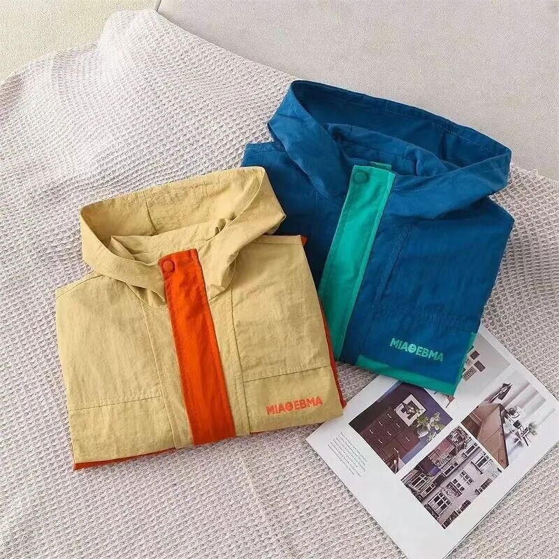 Laste jope kevad- ja sügisene poiste mantel Uus keskmise suurusega ja suur laste kapuutsiga sprintimantel poiste vabaaja tuulejope