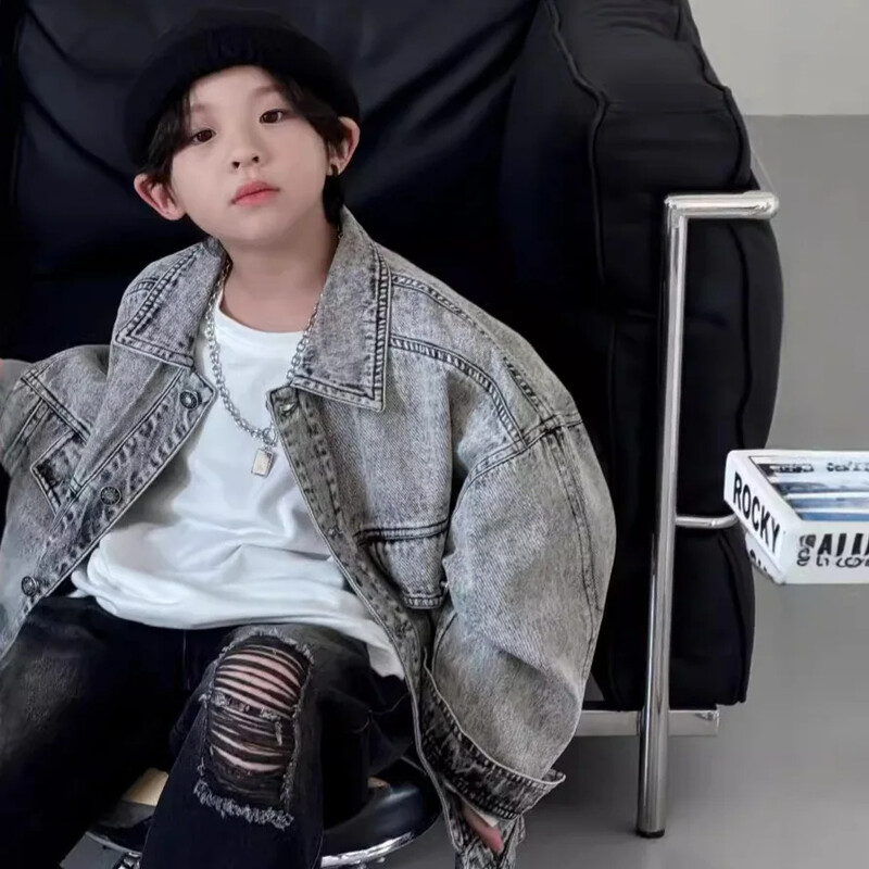 Dječja odjeća Traper jakna za dječake 2024. Novi jesenski dizajn u stilu, moderan, ležeran, jednostavan, dječji zgodan crni traper kaput