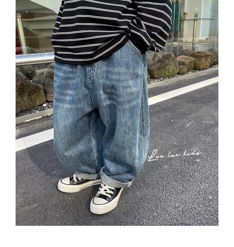 Dječja odjeća, zgodne hlače za dječake, duge hlače, jesenske mrežaste crvene traperice, novi trendi mali dječak za proljeće i jesen