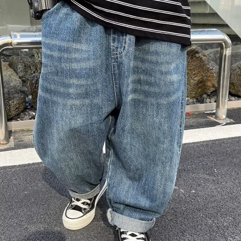 Dječja odjeća, zgodne hlače za dječake, duge hlače, jesenske mrežaste crvene traperice, novi trendi mali dječak za proljeće i jesen