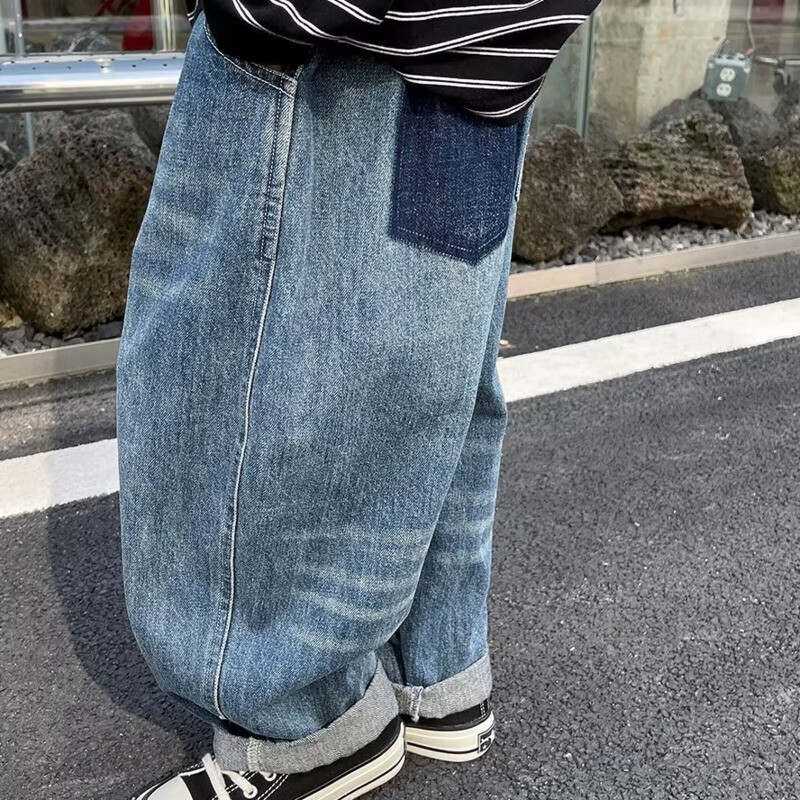 Dječja odjeća, zgodne hlače za dječake, duge hlače, jesenske mrežaste crvene traperice, novi trendi mali dječak za proljeće i jesen