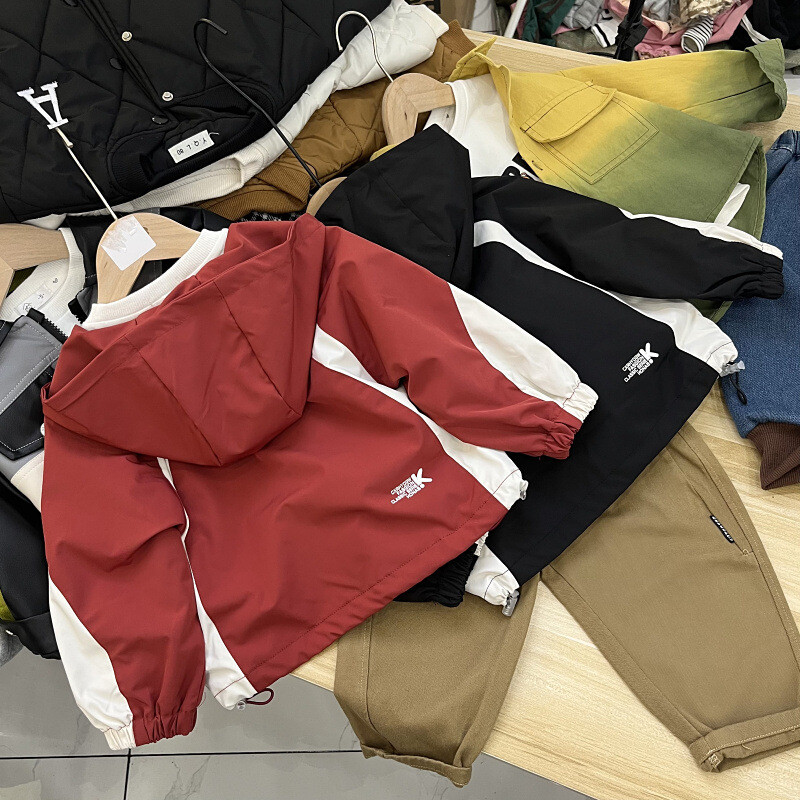 Jakne za dječake Proljeće Jesen 2024. Vjetrovke za djecu Crna/crvena majica za dječake Kaputi za malu djecu Slobodno vrijeme Gornja odjeća za bebe Odjeća