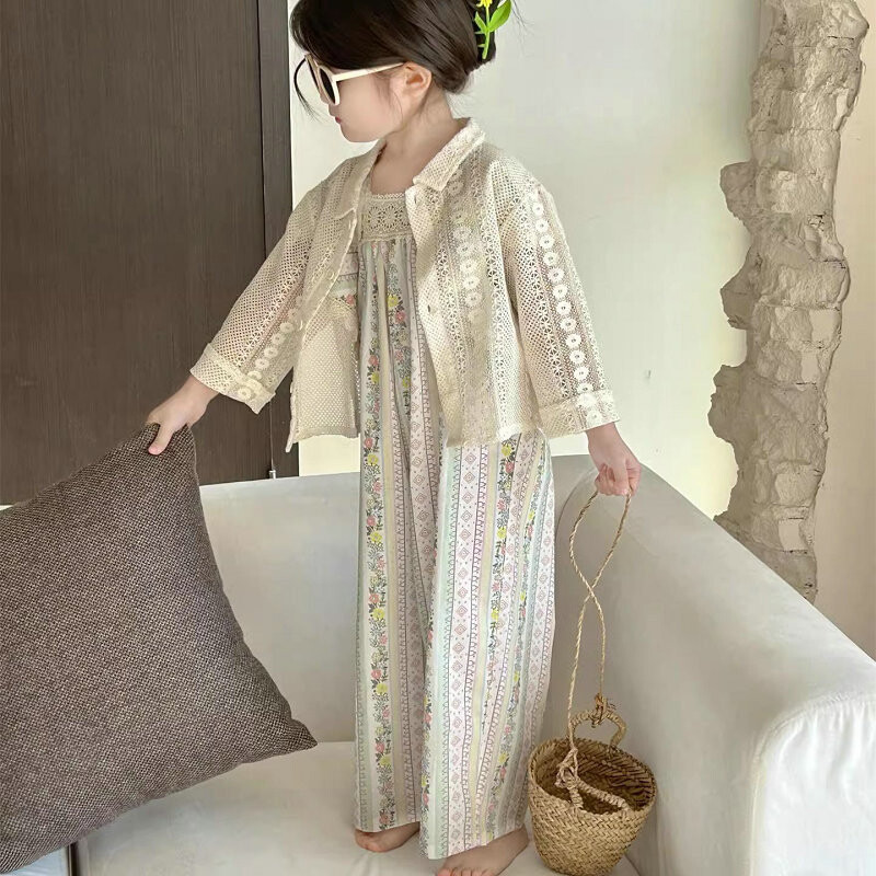 Suvetüdruku väikese lendava varrukaga lilleline kombinesoon, õõnestatud võrgust pitsäärega lasteriided, uus stiil, kandiline krae püksid