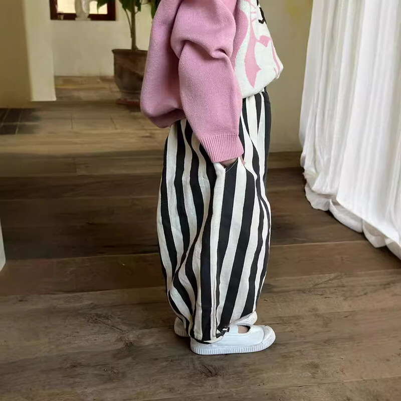 Dječje prugaste lampion hlače Jesen Zima Nove korejske hlače za dječake i djevojčice Hlače s mrkvom Jednostavne 2024. Dječje elastične hlače u struku
