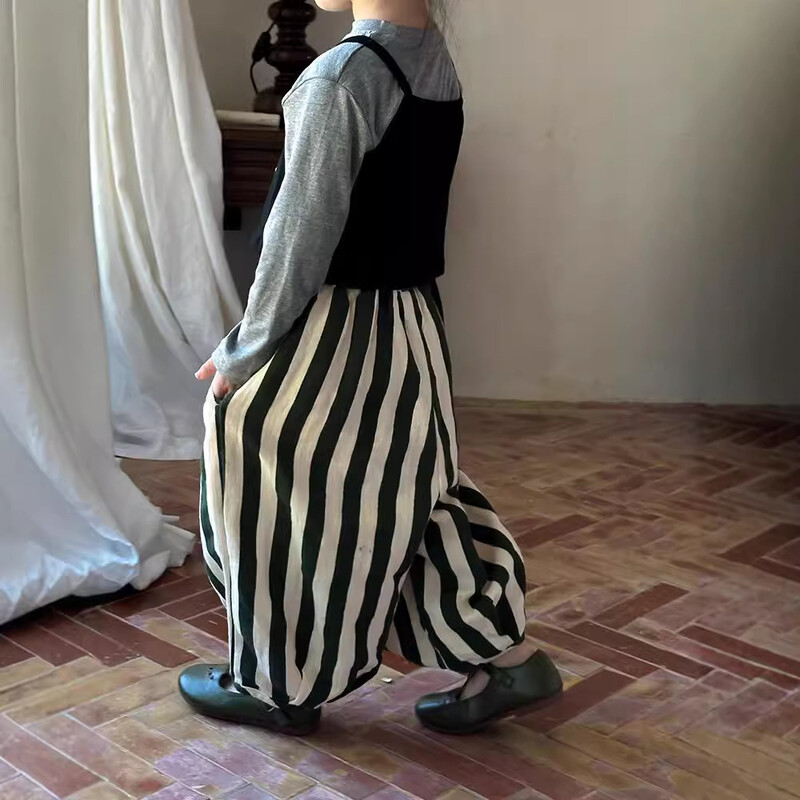 Dječje prugaste lampion hlače Jesen Zima Nove korejske hlače za dječake i djevojčice Hlače s mrkvom Jednostavne 2024. Dječje elastične hlače u struku