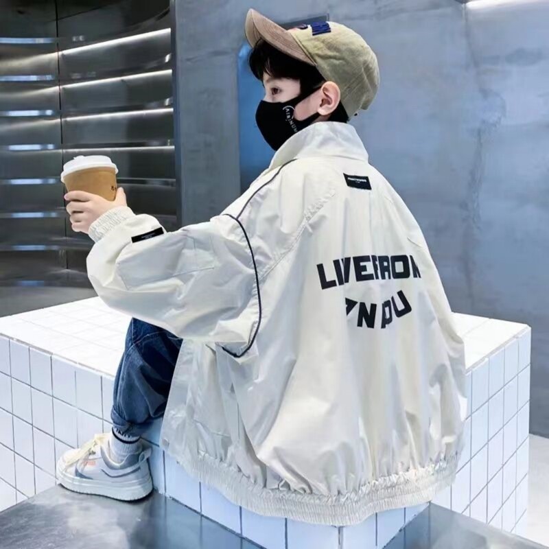 Moda za dječake 2023. Proljeće Jesen Srteetwear s patentnim zatvaračem Široke jakne s vezom i otisnutim slovima na otvoreni ovratnik Jakne s punim rukavima