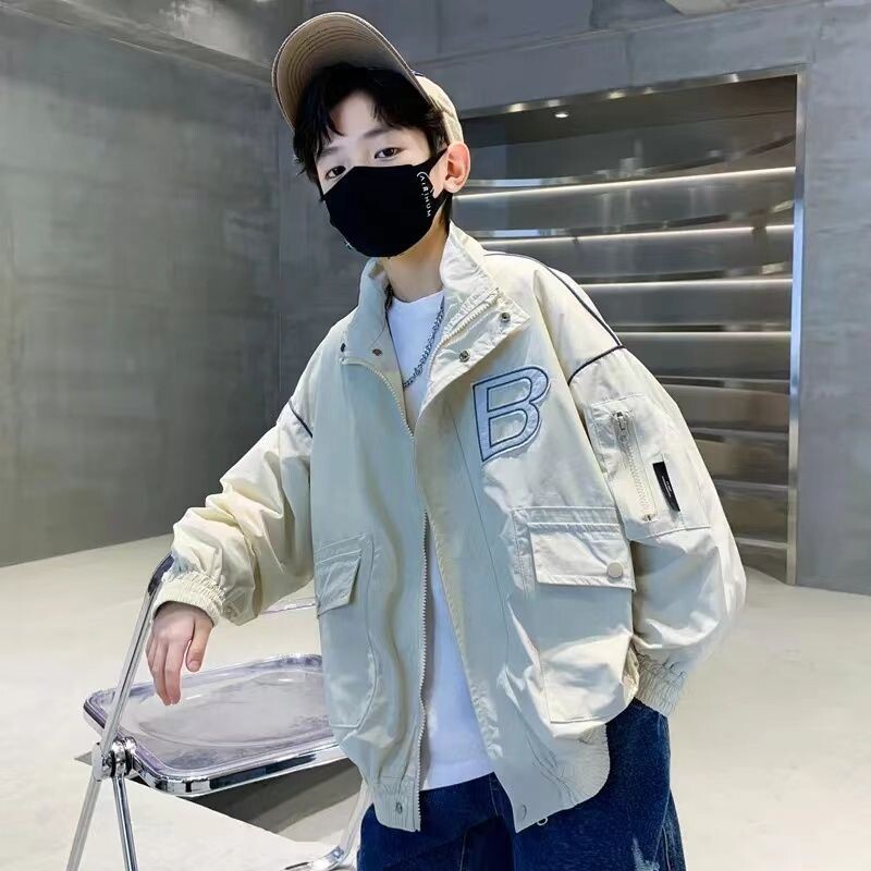 Moda za dječake 2023. Proljeće Jesen Srteetwear s patentnim zatvaračem Široke jakne s vezom i otisnutim slovima na otvoreni ovratnik Jakne s punim rukavima