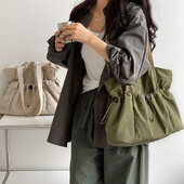 Удобна, устойчива на износване чанта за през рамо Голям капацитет Модна универсална найлонова чанта тип чанта Студентски клас Проста чанта за пътуване