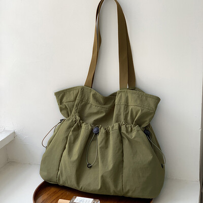 Удобна, устойчива на износване чанта за през рамо Голям капацитет Модна универсална найлонова чанта тип чанта Студентски клас Проста чанта за пътуване