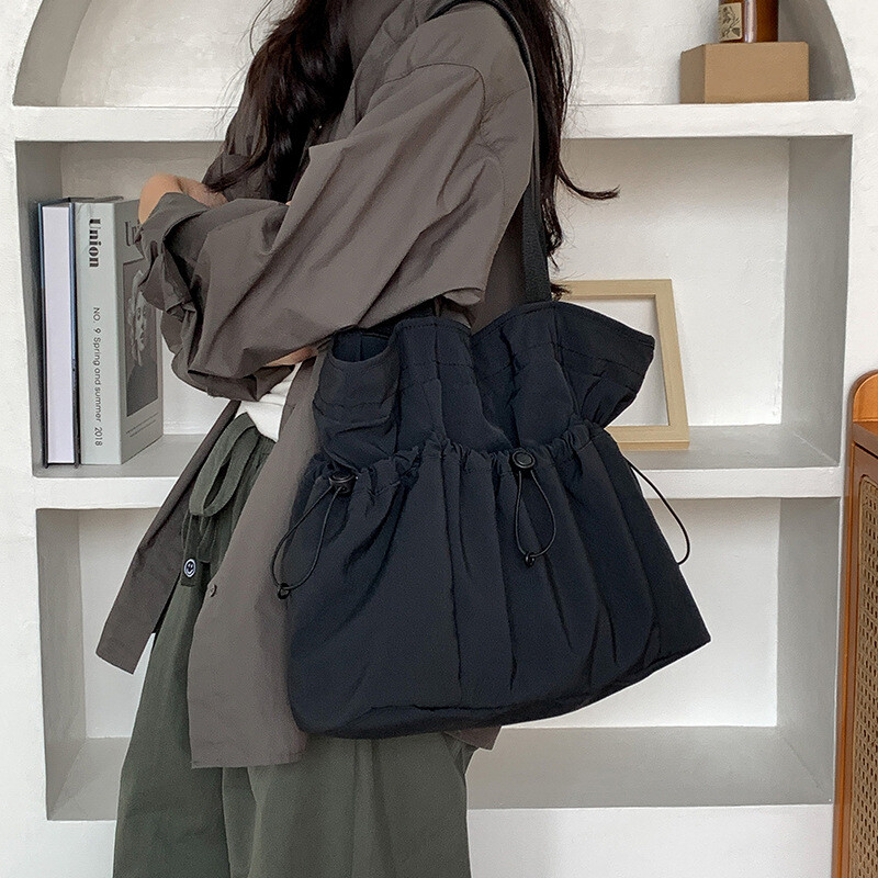 Удобна, устойчива на износване чанта за през рамо Голям капацитет Модна универсална найлонова чанта тип чанта Студентски клас Проста чанта за пътуване