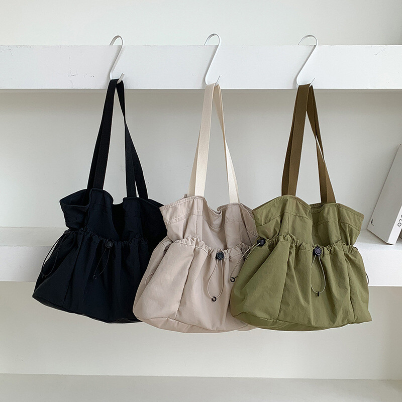 Удобна, устойчива на износване чанта за през рамо Голям капацитет Модна универсална найлонова чанта тип чанта Студентски клас Проста чанта за пътуване