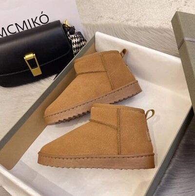 Zimske ženske kratke plišane tople čizme za snijeg Ležerne cipele 2022. Novo krzno od antilopa Chelsea gležnjače Ravne platforme Ženske cipele Botas