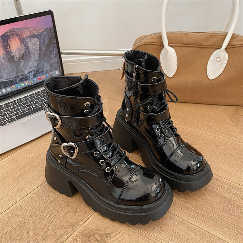 Stilske ženske gležnjače s platformom 2024. Nove ženske motociklističke čizme Modne ženske debele cipele Metalni dekor Crna gotika