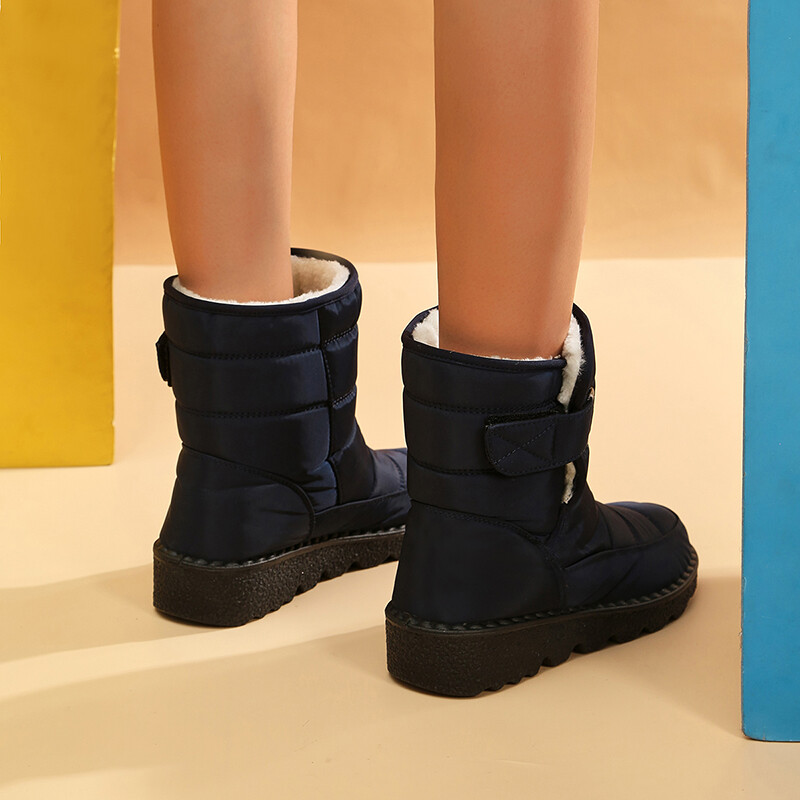 Vodootporne čizme za snijeg za žene 2023 Neklizajuće tople zimske cipele Ženske deblje plišane čizme s platformom Gležnjače Cipele podstavljene pamukom