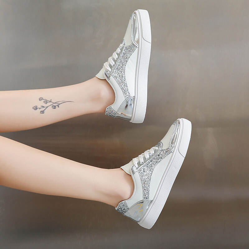 Kingad naistele 2024 Uued hõbedase litriga naiste tossud Moodsad mitmekülgsed jooksujalatsid vabaaja nööriga naiste vulkaniseeritud kingad