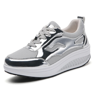 Ženska cipela Ležerna prozračna mrežasta tenisica za hodanje Vanjska obuća na vezanje na klin Metalna srebrnasta sportska obuća Modne ravne cipele
