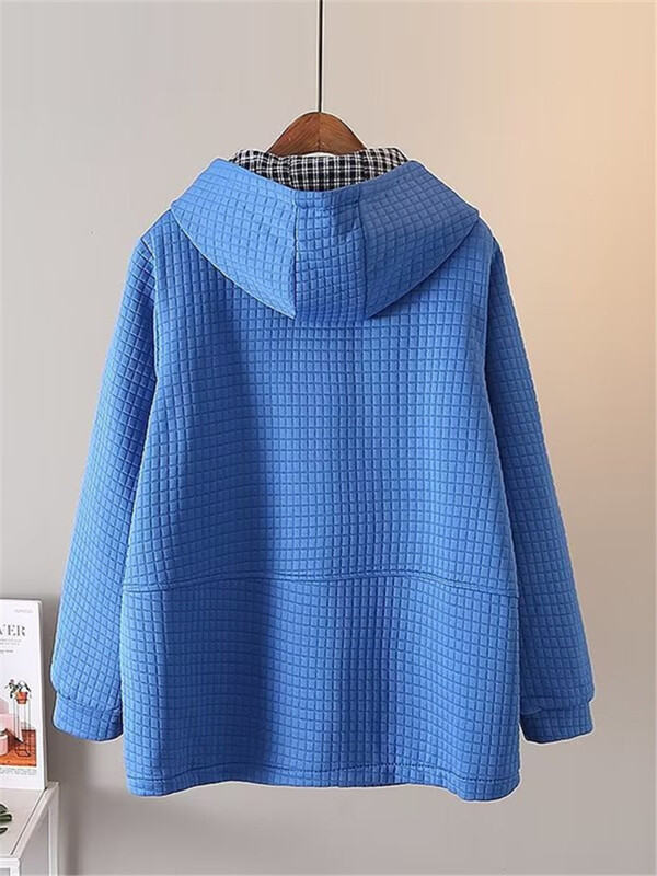 Suures suuruses naiste sügistalvine pikkade varrukatega vahvliga õhukihist kangast pusa ja paksu puuvillase kapuutsiga jope taskumantliga