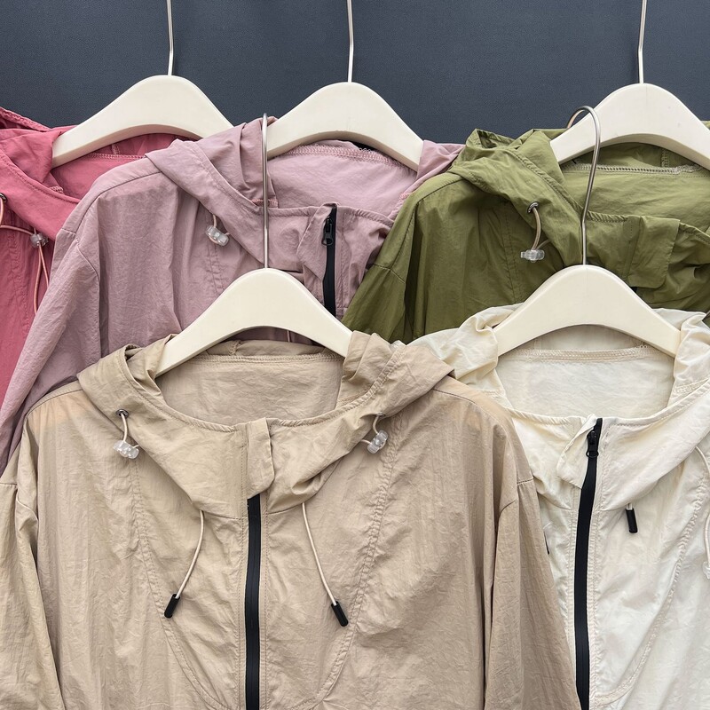 Päikesekaitsega välimine kapuutsiga jope naiste suvine uus plusssuurus lahtine õhuke UV-kindel hingav mantel