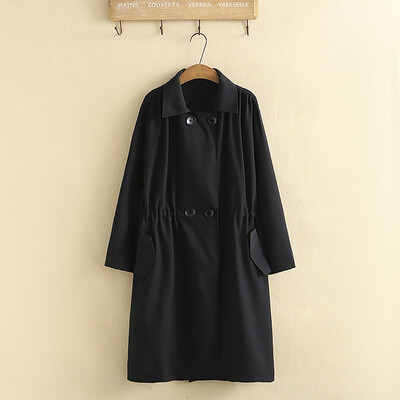 Suures suuruses rõivad kevadel ja sügisel keskmise pikkusega trentšmantel, kaherealine ühevärviline vöökoht, nöör, suures suuruses mantel