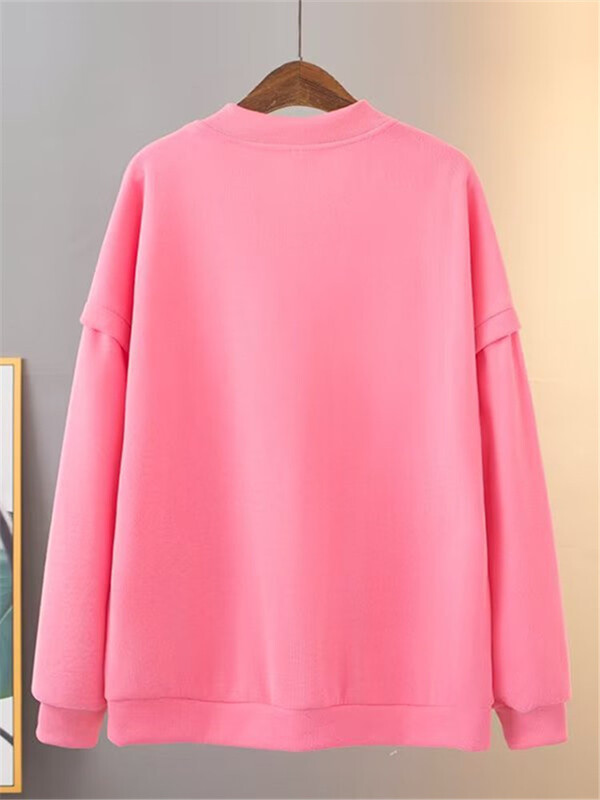 Suures suuruses naisteriiete aluskrae kevad- ja sügisene pikkade varrukatega mantel, vabaaja jope lukuga ja taskutega rinnakale daamile