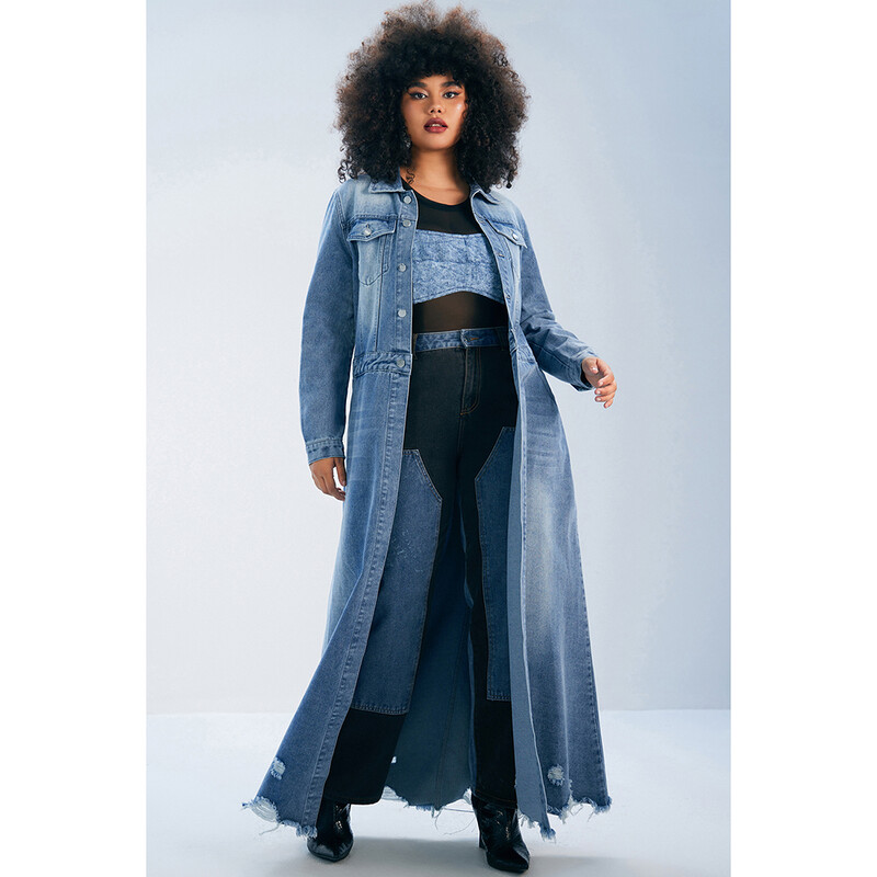 Ženski dugi kaput veće veličine, ležerna svijetloplava duga jesenska i zimska košulja s poderanim uskim traperom