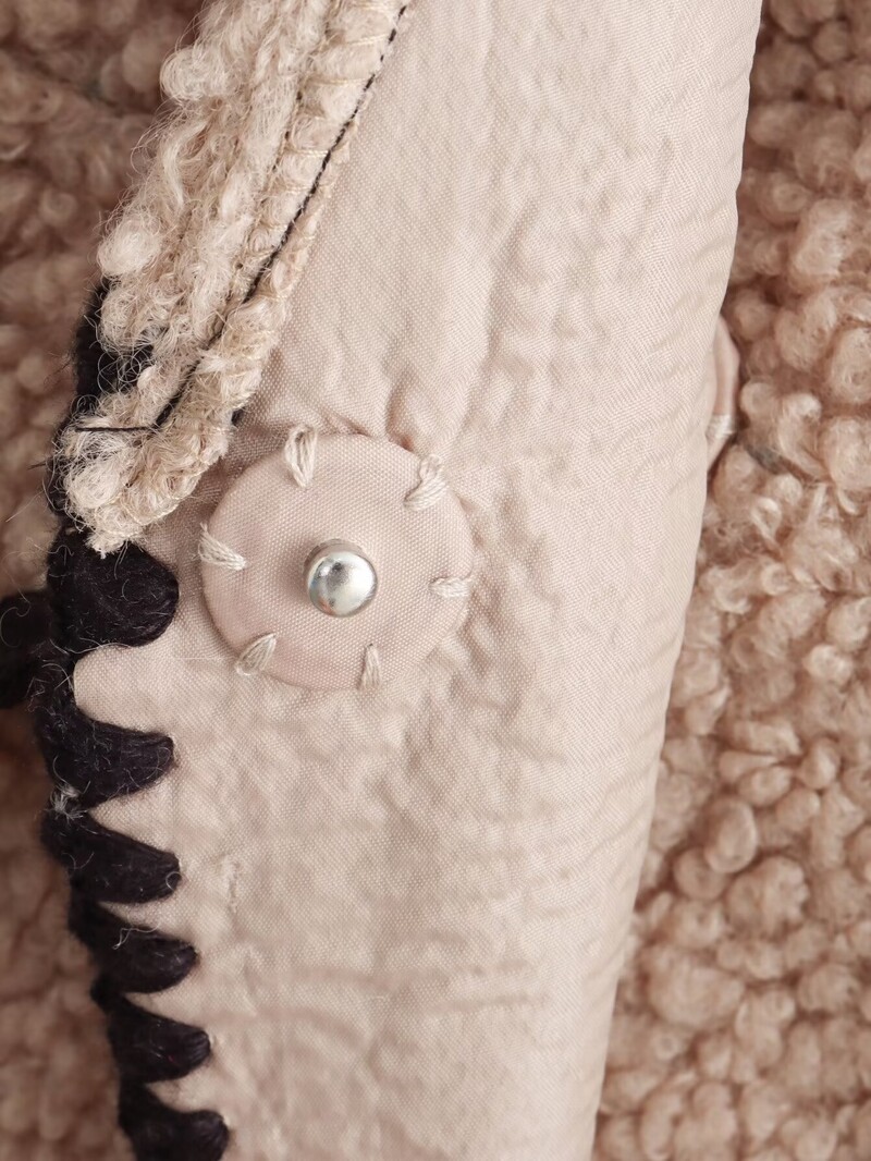 Ženska odjeća velikih veličina Vuneni kaput Kovrčavi plišani modni kardigan dugih rukava s crnim potezima na džepovima i odjeći