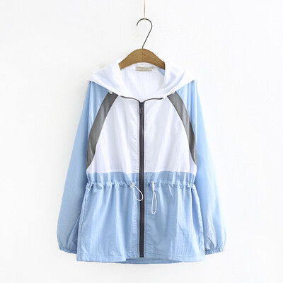 Suures suuruses naisterõivad suvine õhuke vabaaja jope, kontrastvärvi, blokeeritud kapuutsiga lukuga jakk ja vöökohal on pingutusnöör