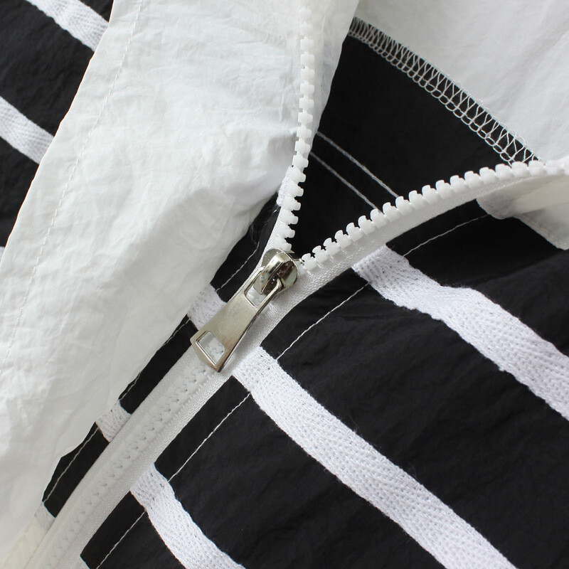 Jakna veće veličine za žene 2023. proljeće ljeto na pruge s kapuljačom za zaštitu od sunca Široka vanjska odjeća Prevelika odjeća za obline F11-3603