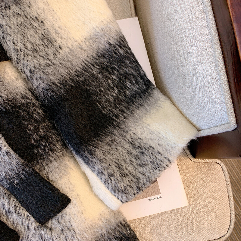 Suures suuruses naiste talvine paks soe pikk villane mantel polüester must-valge ruuduline moemantel suur tasku topelt rinnaga