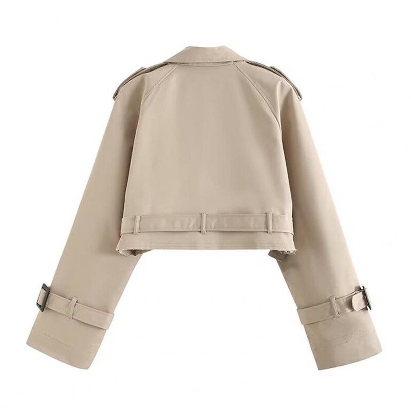 Dizajnirana jakna s poderanim rubovima Ženska jednobojna jakna Elegantna ženska kratka jakna s ovratnikom na ovratnik i remenom Dekorirana za jesen.