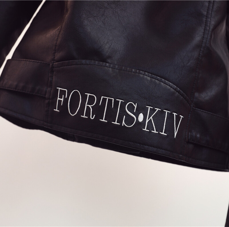 Proljetno-jesenski kožni kaput s vezom od PU kožne jakne s novim dizajnom Ženska ženska ženska kratka uska gornja odjeća s podesivim strukom 2023.