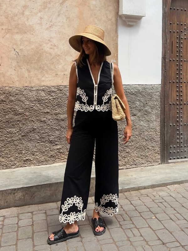 Novo modno odijelo s oštrim prslukom s kontrastnim printom i elegantnim ženskim majicama bez rukava s V izrezom Komplet hlača širokih nogavica Elegantna ženska odjeća