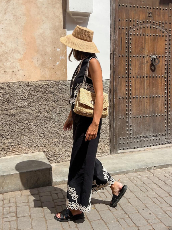 Novo modno odijelo s oštrim prslukom s kontrastnim printom i elegantnim ženskim majicama bez rukava s V izrezom Komplet hlača širokih nogavica Elegantna ženska odjeća