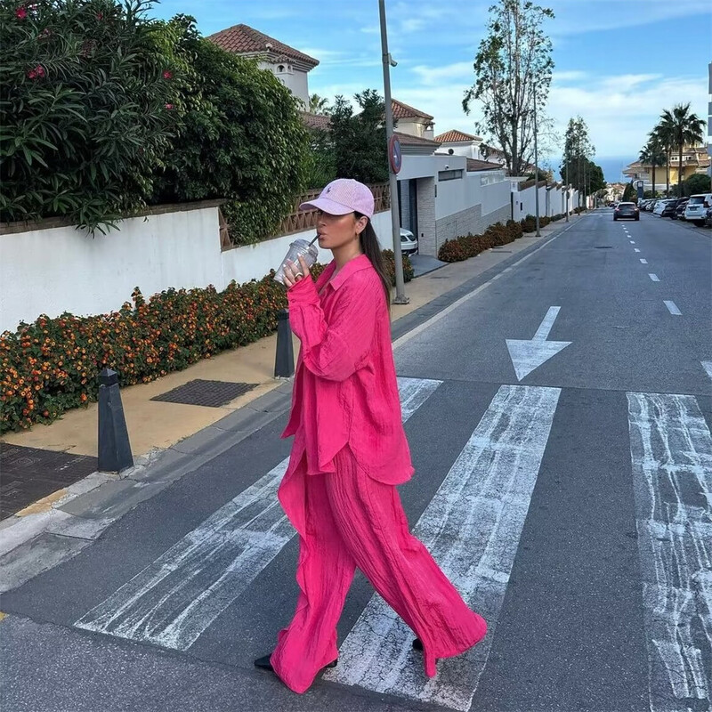 Europski i američki stil Proljeće 2024. Ženska nova modna i ležerna jednobojna košulja i hlače s efektom bora na reveru