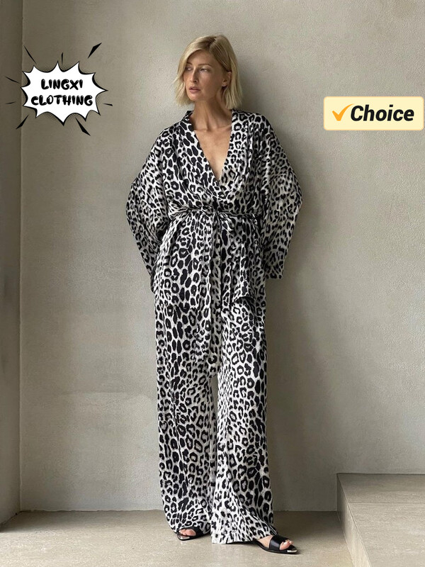 Suvemood Uus elegantne naiste kaheosaline komplekt avara vöökohaga leopardimustriga hommikumantel kõrge vöökohaga laia säärega püksid, kaheosaline komplekt