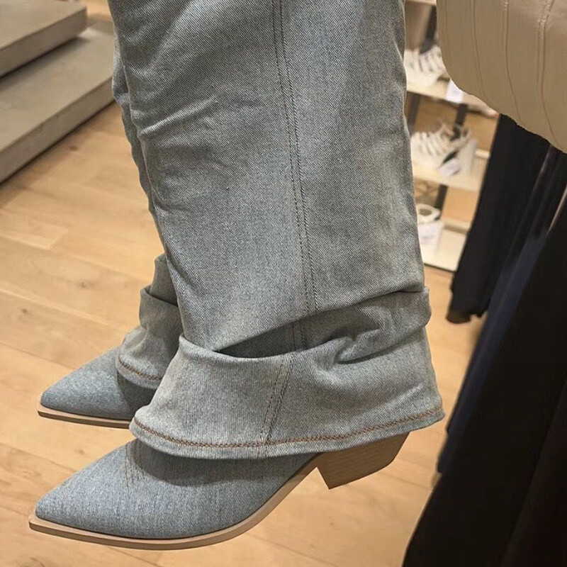 Nabori Visoke čizme od plavog trapera za žene Jesen 2023. Kaubojske čizme s debelom petom i špicastim vrhovima Ženske duge čizme na natikače