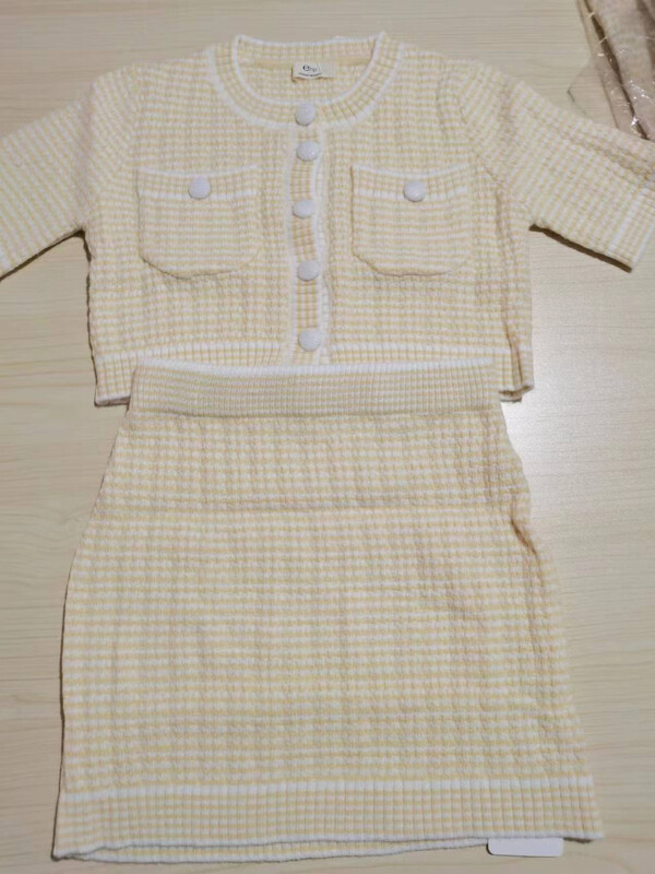 Летен корейски шикозен дамски костюм с пола на 2024 г. Модно плетено горно яке с О-образно деколте с висока талия Пола от 2 части