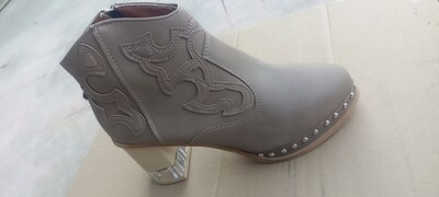 Ženske gležnjače 2023 Kožne cipele Niska peta Cool Britanski izvezeni dizajn Meke kratke čizme Ženska obuća za zabave Kristalna peta