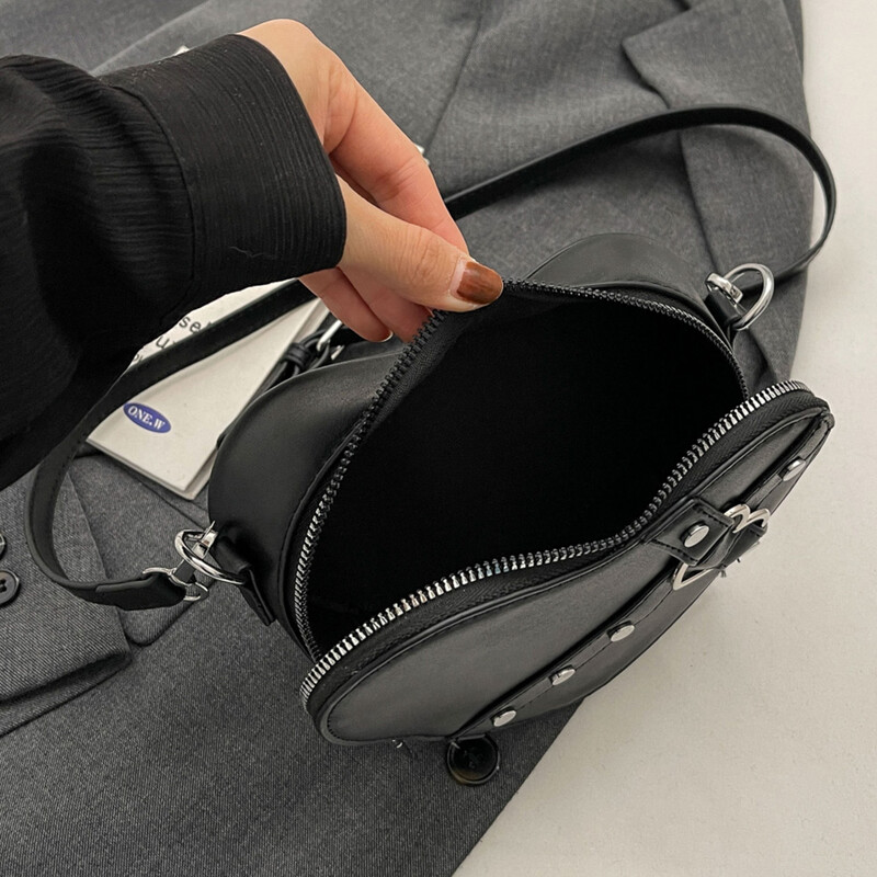 Ženska jednostavna torbica PU kožna mala torbica sa zakovicama u obliku srca, jednobojna, podesiva vrpca, ženska vanjska torba