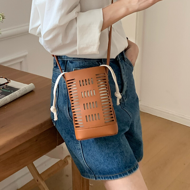 Vintage šuplja ženska torba na rame Nove ručne torbe PU kožna ljetna jednobojna ženska torba preko ramena mali novčanik za telefon